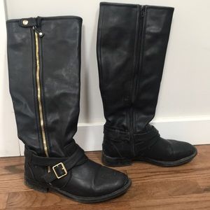 Size 9 black boots